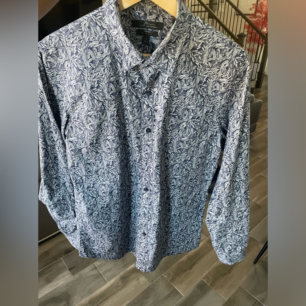 Marc Anthony dress shirt worn twice in great condition.